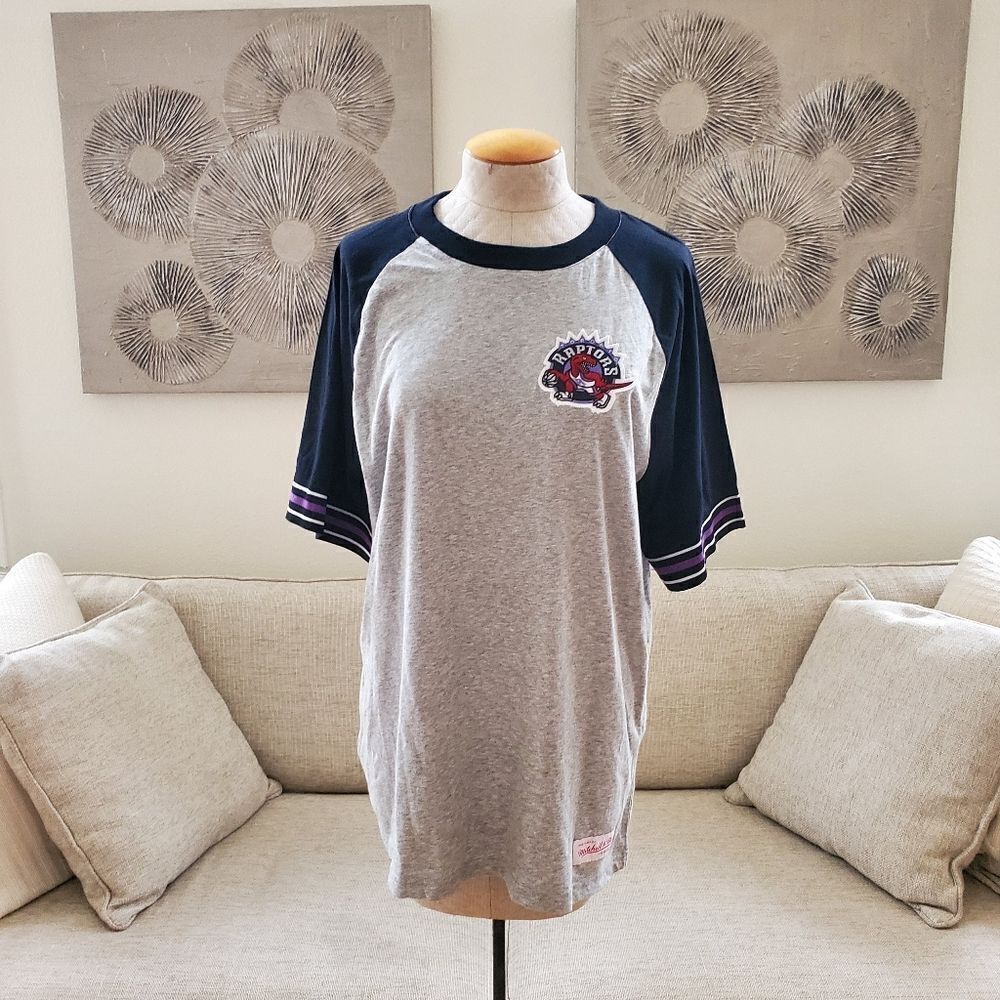 Mitchell & Ness Toronto Raptors Team Captain Embellished T-Shirt sz XL